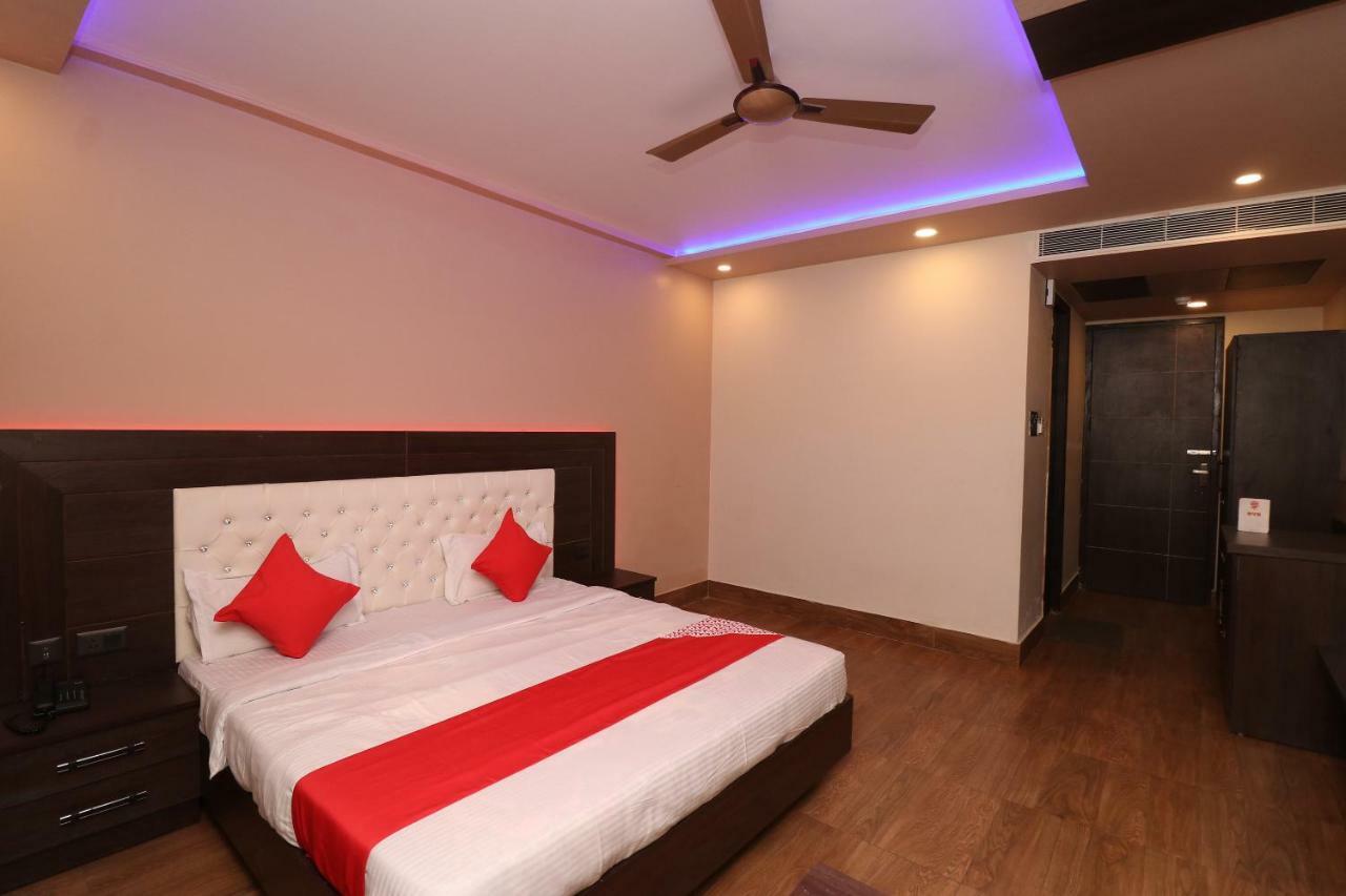 Hotel Oyo 33387 Laxmi Lawn And Lucknow