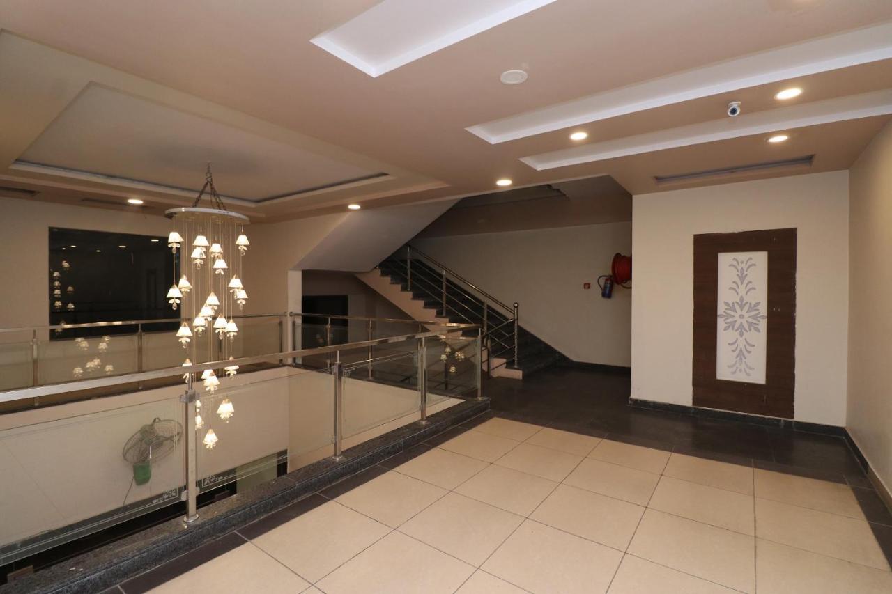 Oyo 33387 Laxmi Lawn And Hotel 3*