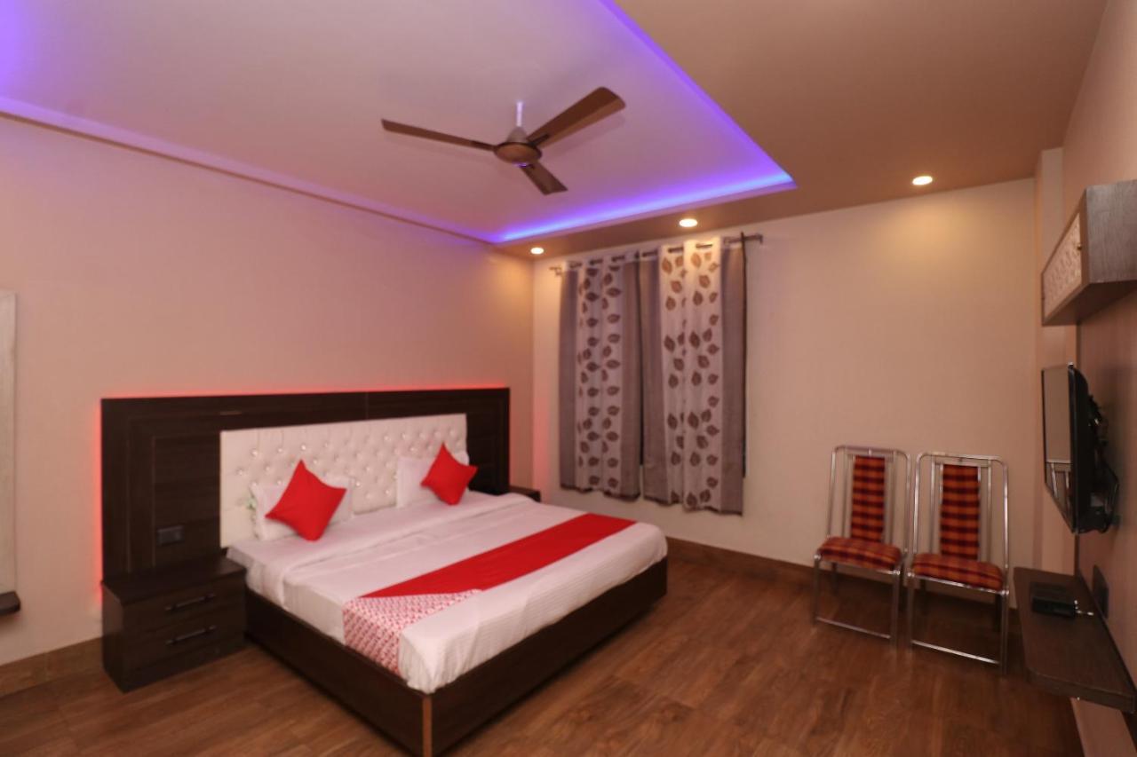 Hotel Oyo 33387 Laxmi Lawn And 3*