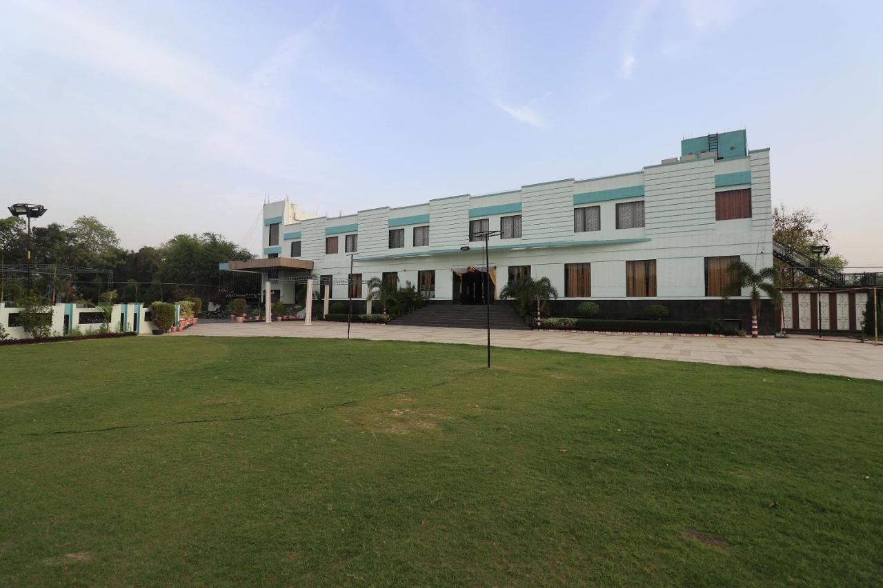Oyo 33387 Laxmi Lawn And Lucknow