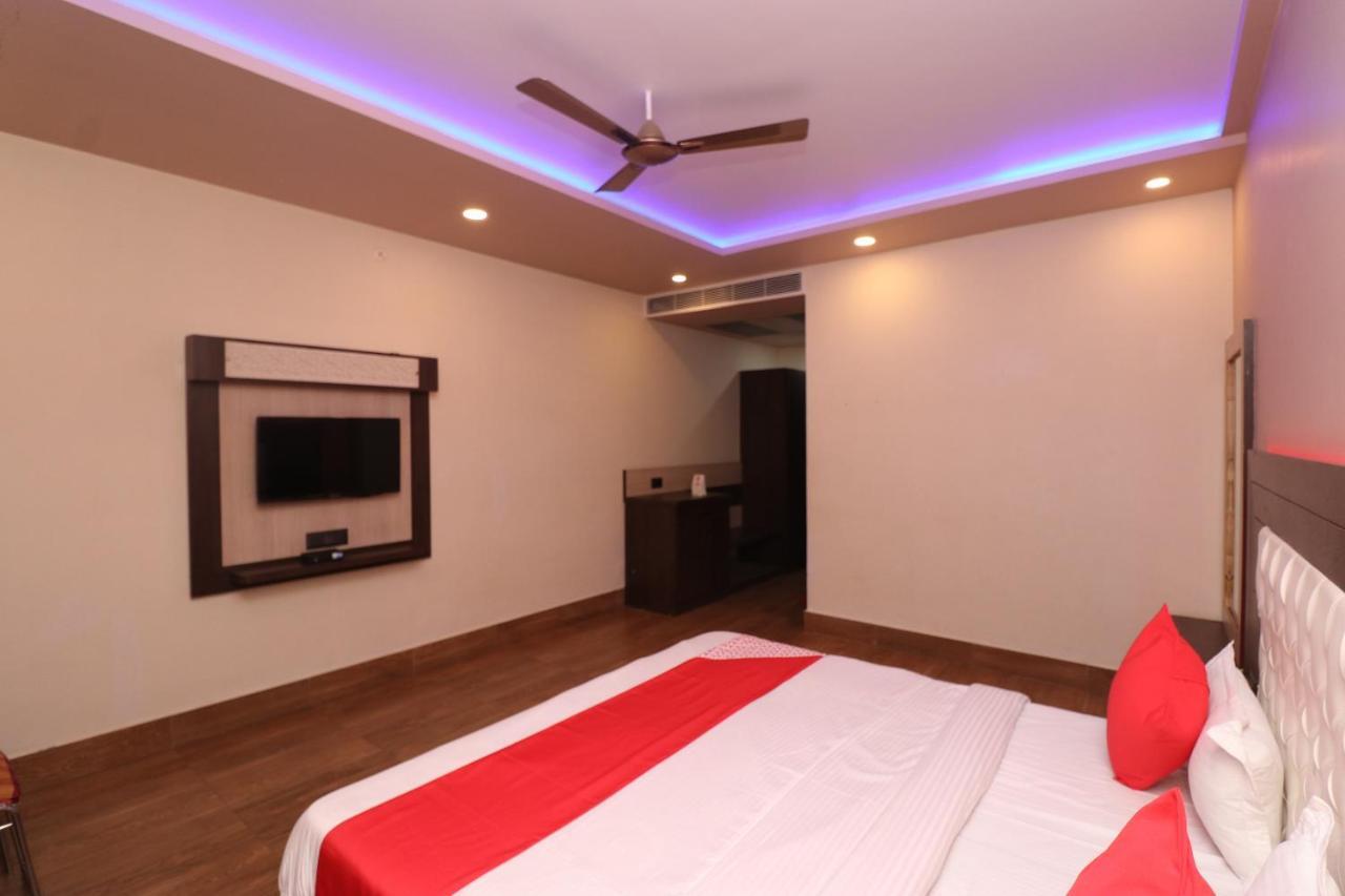 Oyo 33387 Laxmi Lawn And Lucknow
