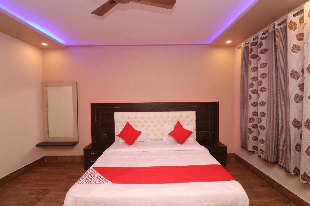 Oyo 33387 Laxmi Lawn And Lucknow