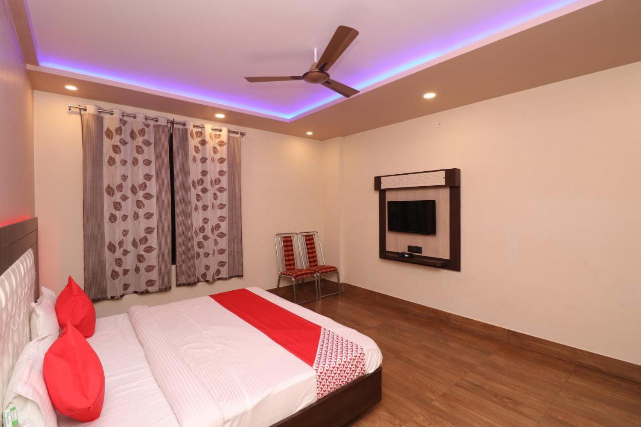 Oyo 33387 Laxmi Lawn And Hotel Lucknow