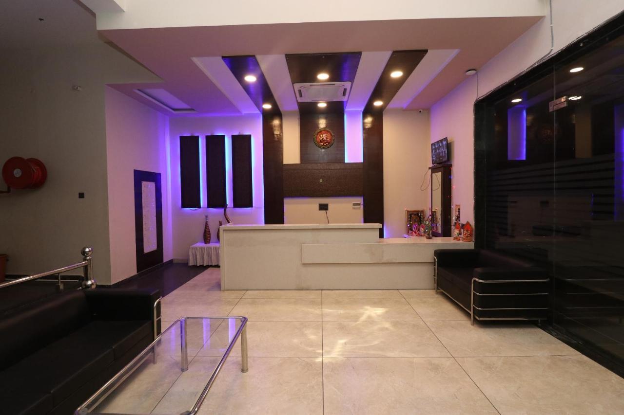 Hotel Oyo 33387 Laxmi Lawn And Lucknow